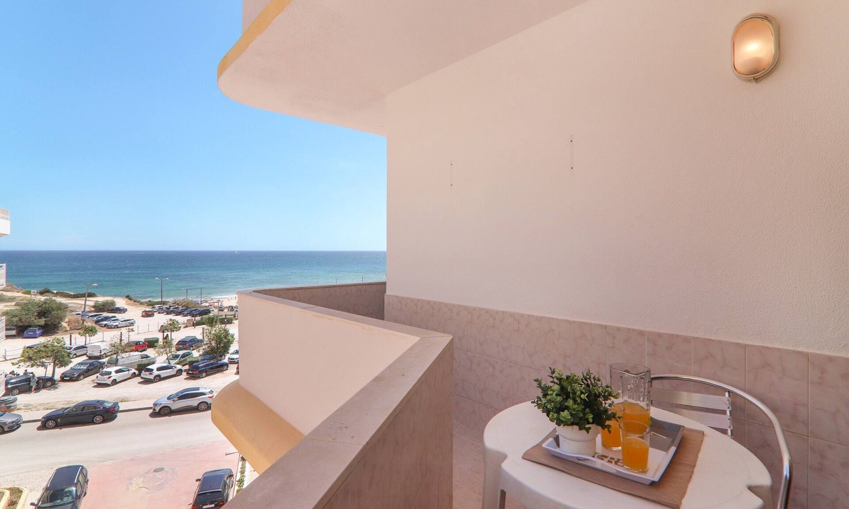 Armacao de Pera Apartment | Apt. Torre Sol 4th7 – Beachfront, A/C, Pool