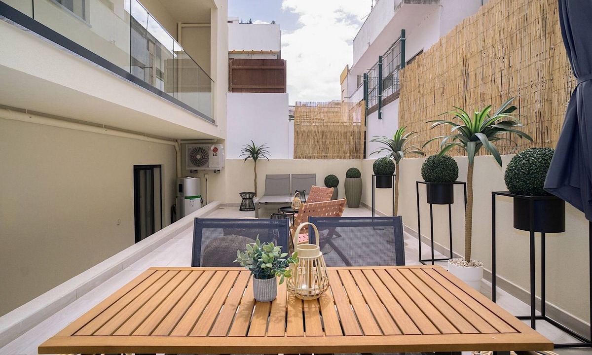 Faro City Centre Apartment | Arla Marron Apartment, Wi-Fi, Air Conditioning, Terrace! New!
