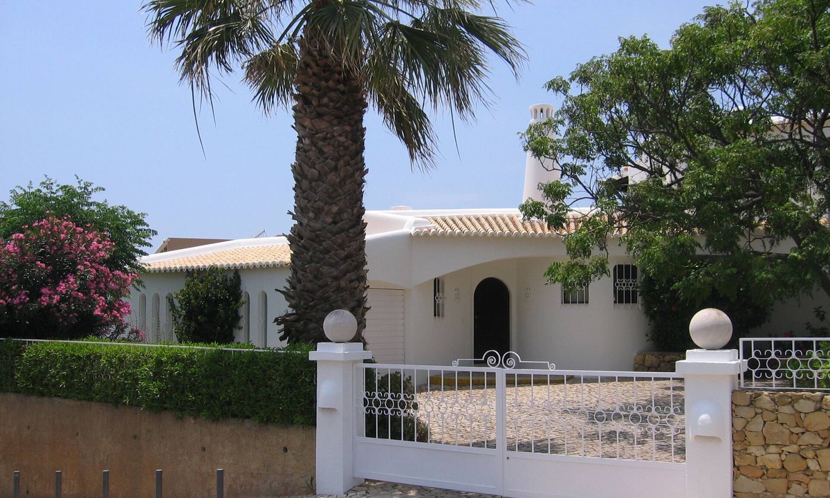 Albufeira Villa | AUG-SEPT PROMOTION Beautiful villa, pool, sea view, 5min beach, AC, fastWifi