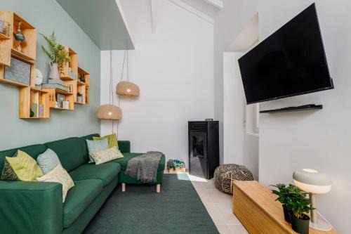 Parede House | Avenca da Praia - Tiny House 4 Beach & Surf Lisbon Getaway