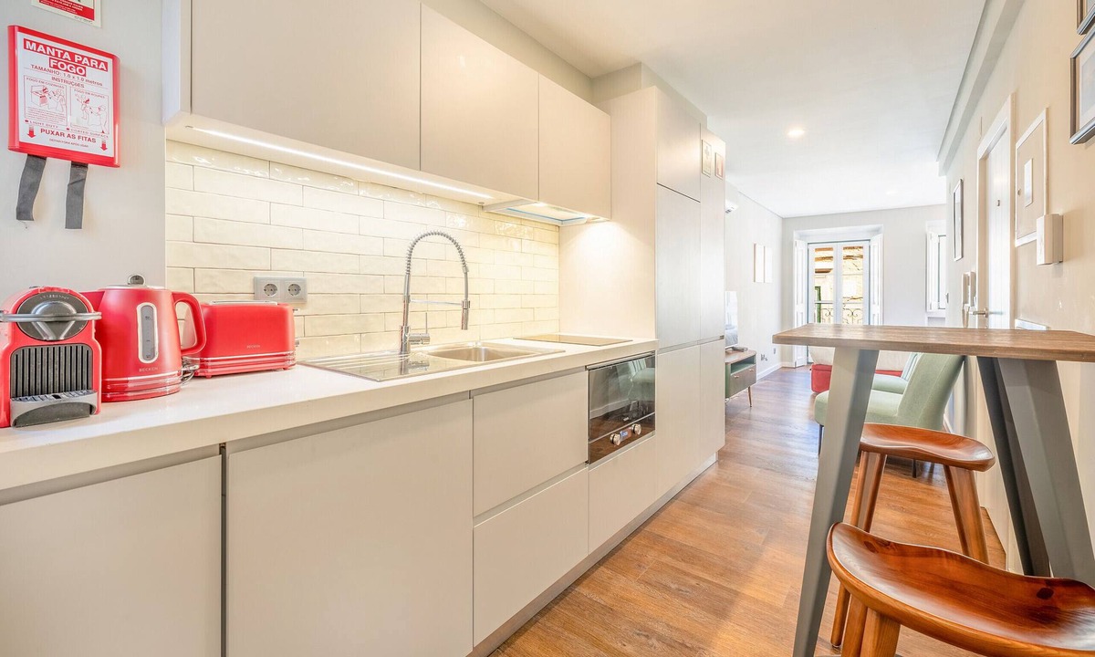 Encarnacao Apartment | Bairro Alto Prime Studio II by Homing