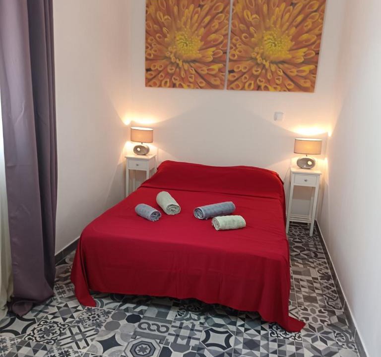 Patroves Apartment | Bali Tropicana One bedroom flat t1 with AC portatil, garden, parking place