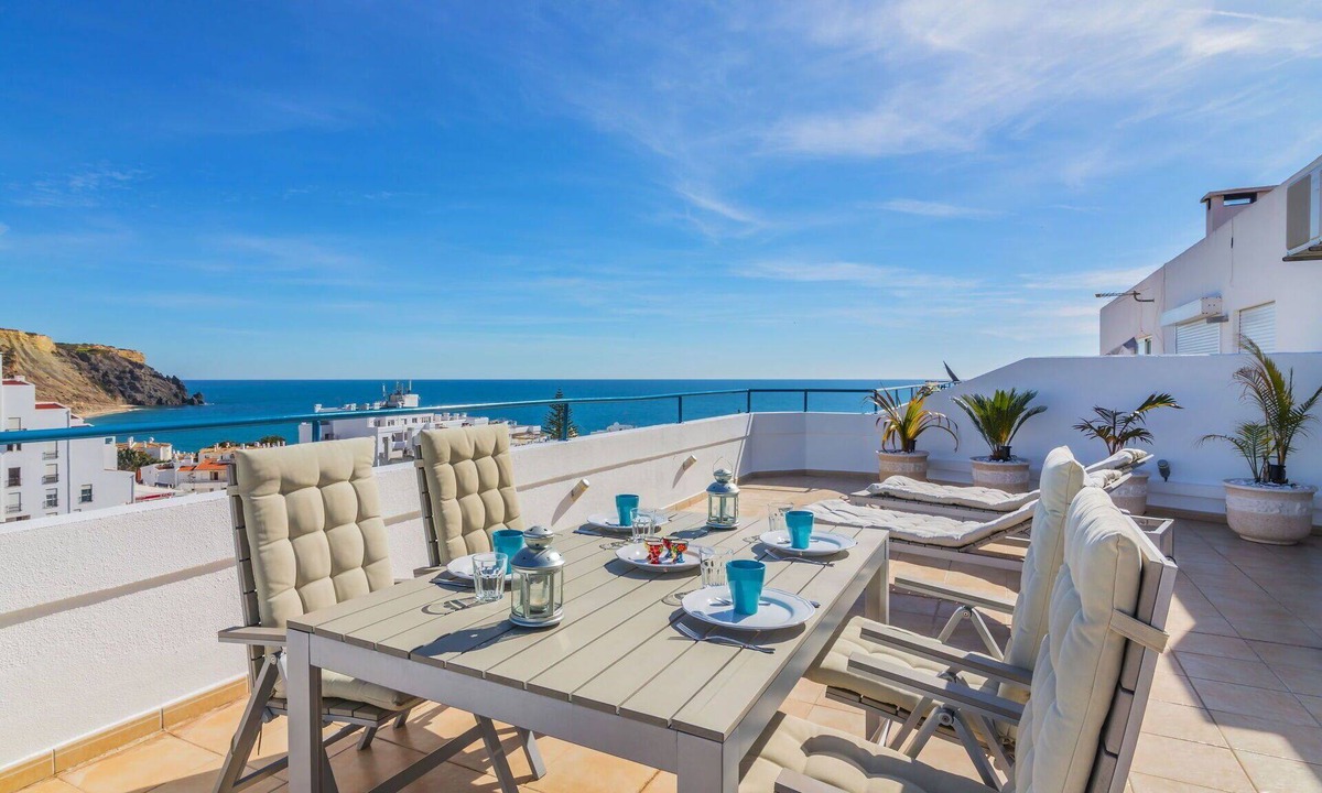 Praia da Luz Apartment | Beautiful apartment for 4 people with WIFI, A/C, TV and terrace