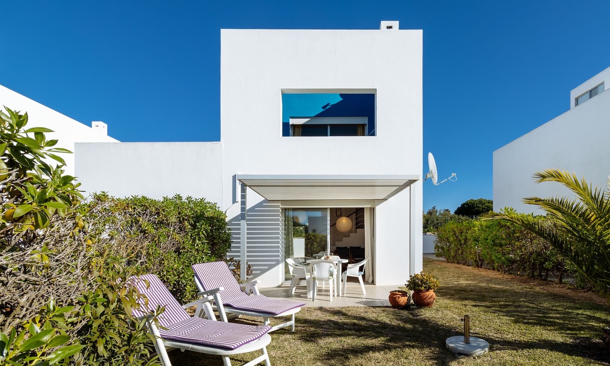 Porches House | Beautiful vacation home with a pool and ocean views