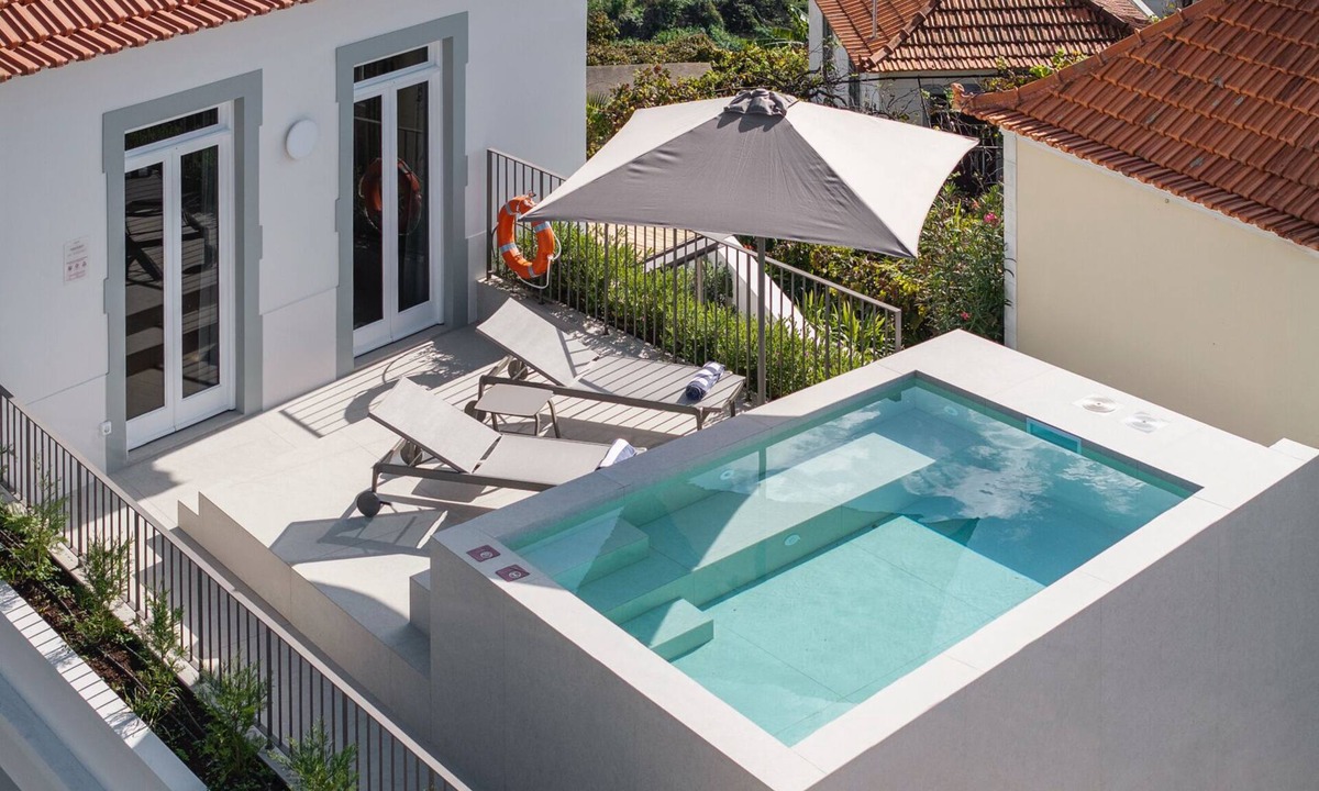Lombo do Doutor Villa | Beautiful villa with rooftop pool | CarmHim