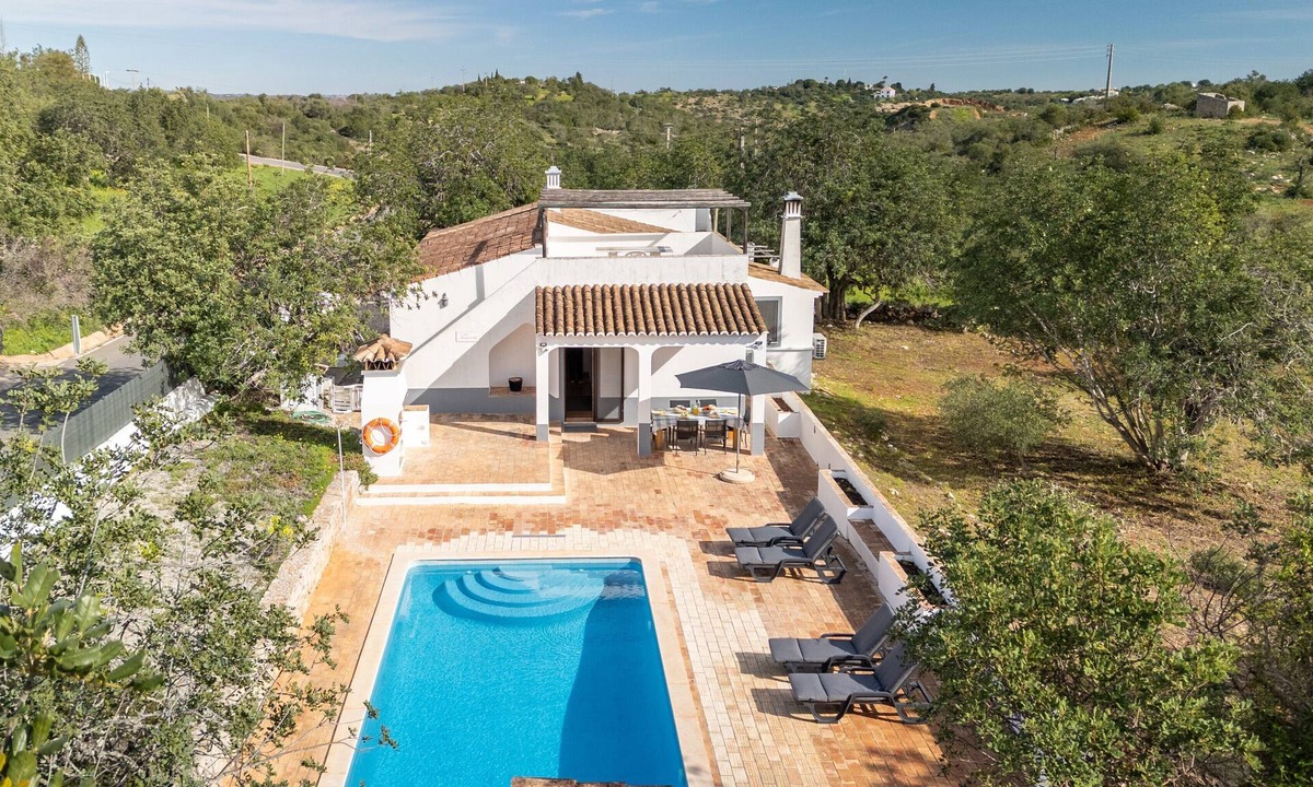 Malhao Bed & Breakfast | Bed and Breakfast 'Casa Margarida' with Private Pool, Wi-Fi and Air Conditioning