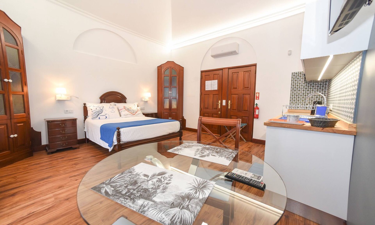Canico House | Bedroom - Pool View