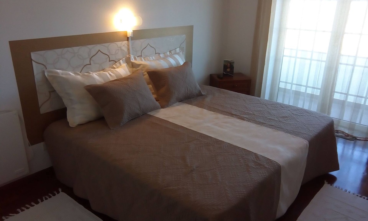 Peniche House | Bedrooms to let in small village