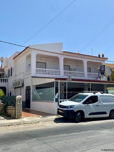Faro House | Blife Aerya private rooms - Airport stay