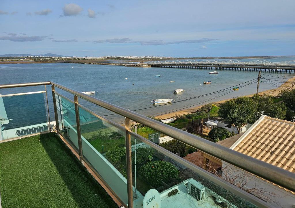 Praia de Faro House | Blife Charlya private rooms at Faro beach