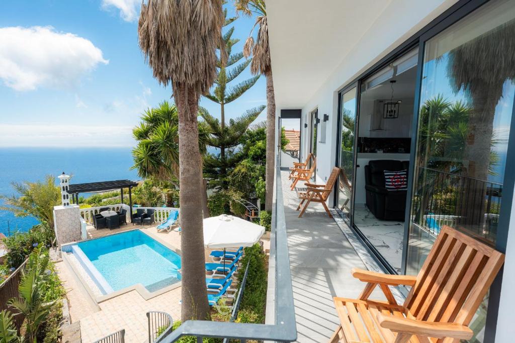 Calheta Villa | BLUE OCEAN VILLA with private heated Pool
