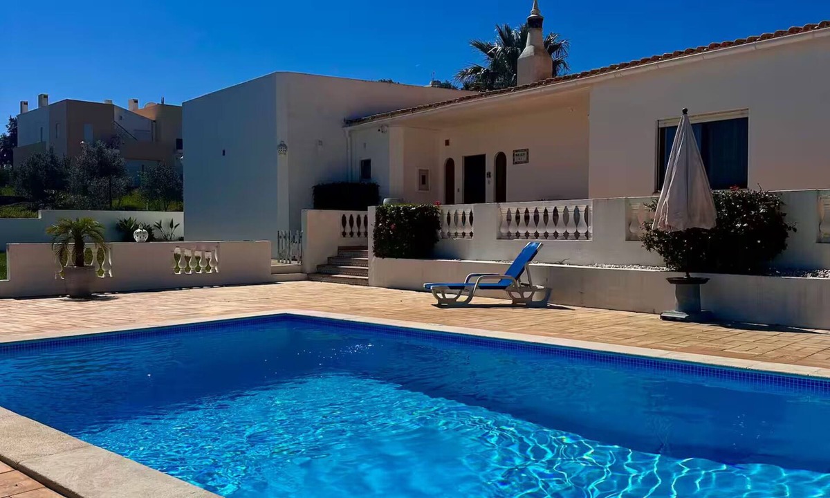 Portimao House | Blue Skies Villa 1&2 ,Spacious 10-bedroom bungalow in tranquil Portimao with AC
