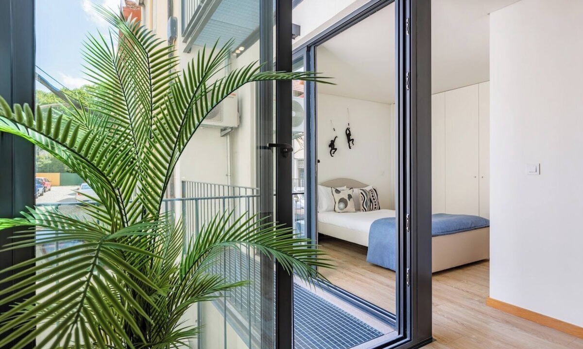Bonfim Apartment | Bonfim Creative Vibes | Bright & Modern Flat