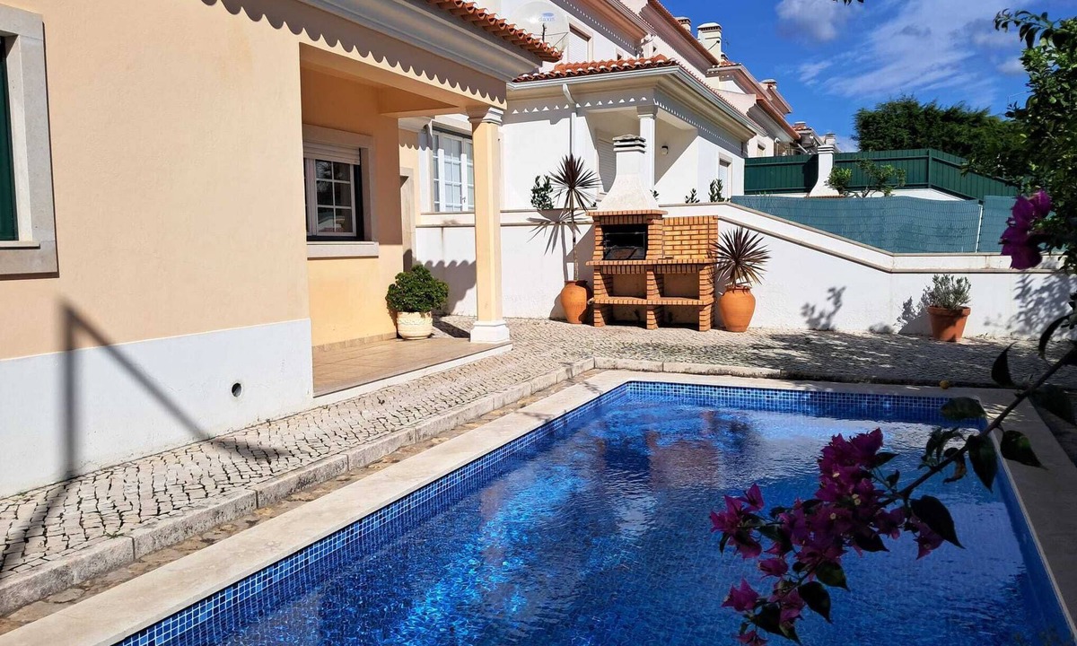 Obidos House | Bougainvillea Villa