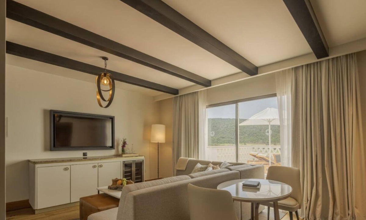 Tor Hotel | Breathtaking Stay at Viceroy Ombria Algarve | Close to Quinta da Tôr Winery