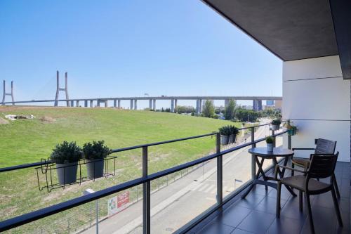 Parque das Nacoes Apartment | Bridge River Apartment @ Parque das Nações