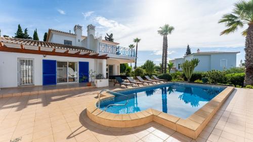 Estombar Villa | Bright 3 BDR Duplex House With Pool by LovelyStay