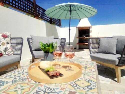 Serra d'El Rei Villa | Bright and Spacious Villa with Patio and BBQ