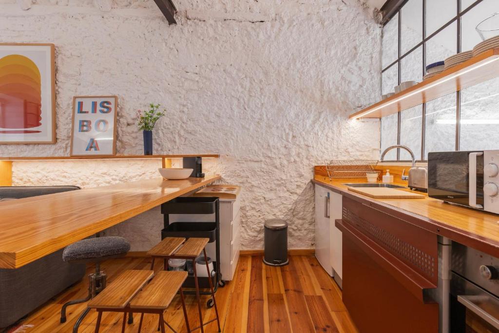 Sao Jose Apartment | Bright & Central Loft by LovelyStay
