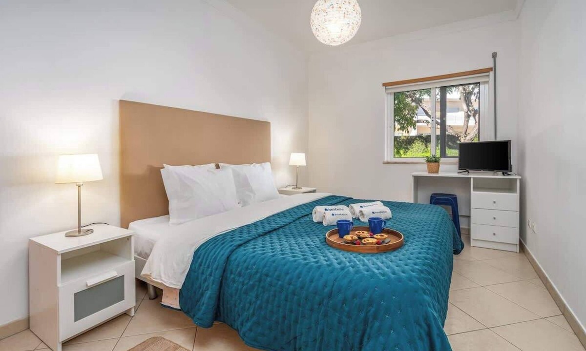 Santa Luzia Apartment | Bright & Comfortable Flat by HostWise