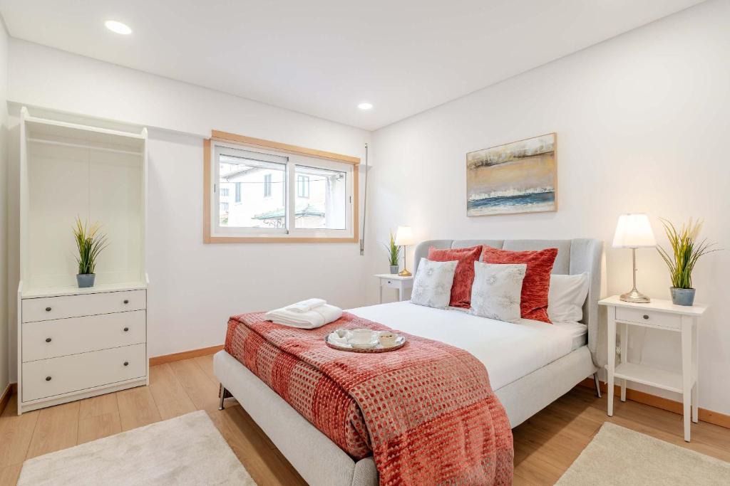 Vila Nova de Gaia Apartment | Bright & Cozy Apartment by HostWise