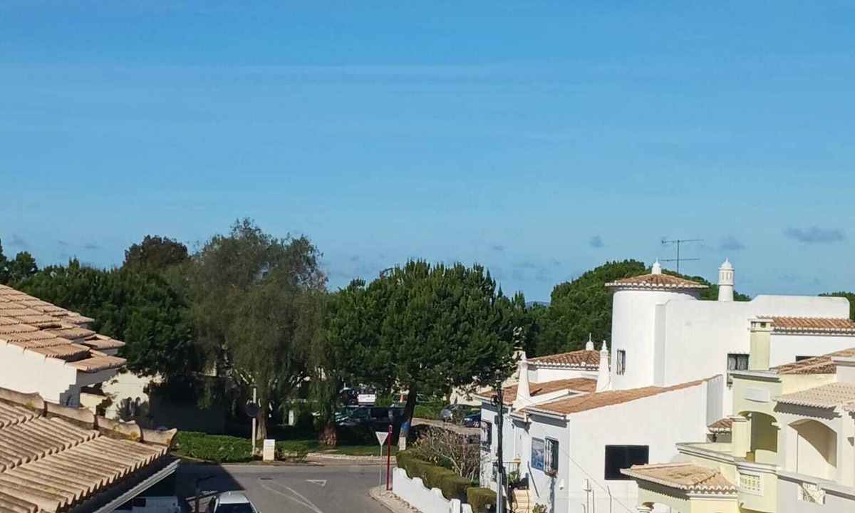 Montes de Alvor Apartment | Bright, quiet apartment. Close to town center and beaches.