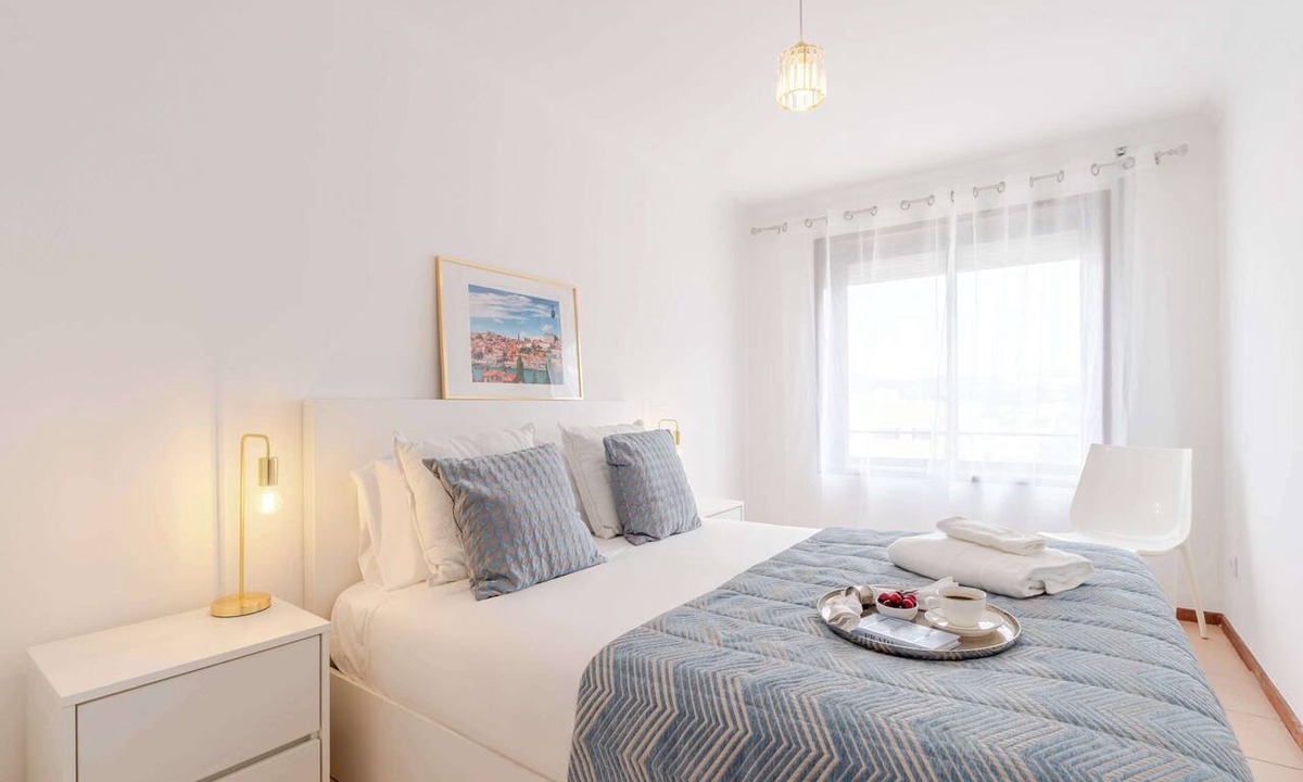 Aldoar Apartment | Bright & Spacious Flat with Balcony by HostWise