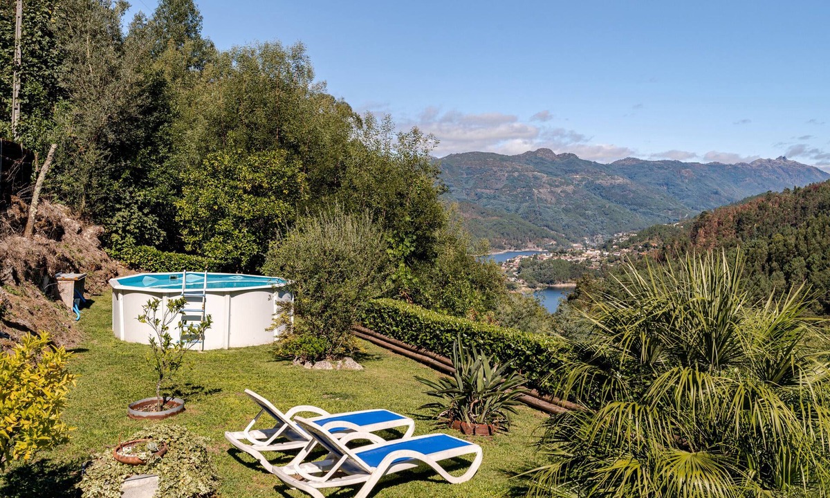 Ventosa House | Bungalow 'Quintinha Da Aldida' with Mountain View, Wi-Fi and Air Conditioning