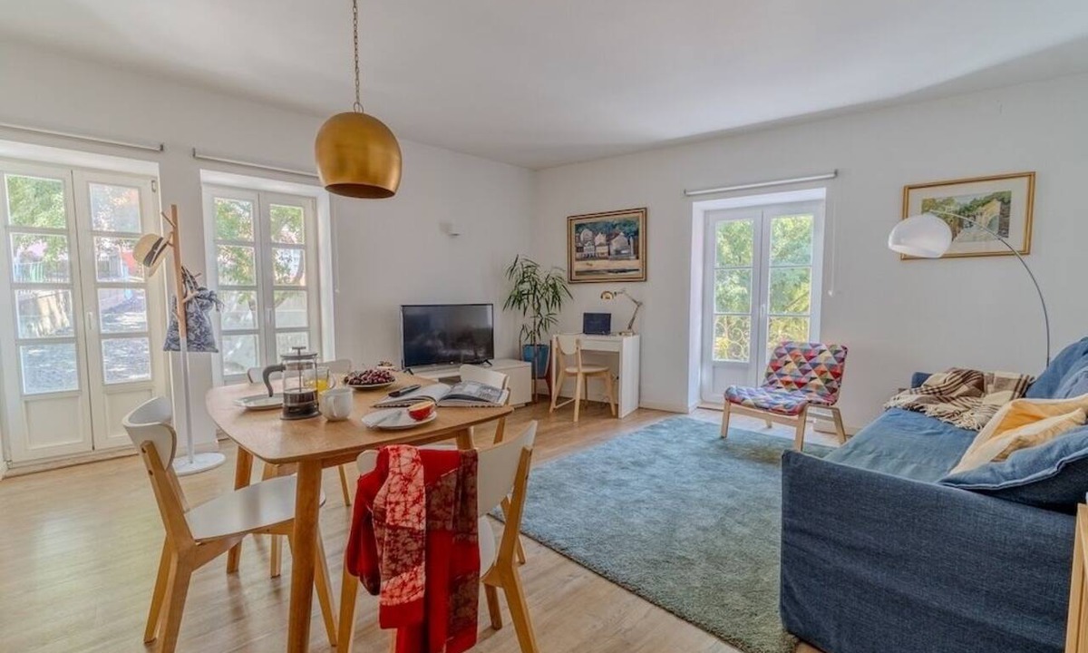 Santa Maria Maior Apartment | By the Castle | Cozy & Comfy | Family-Friendly
