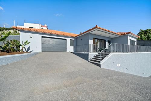 Calheta House | Calheta Paradise Holiday Home - Free Parking & Views