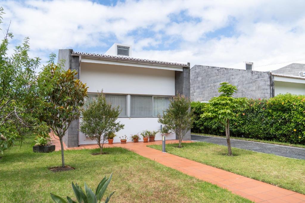Caloura House | Caloura Essence