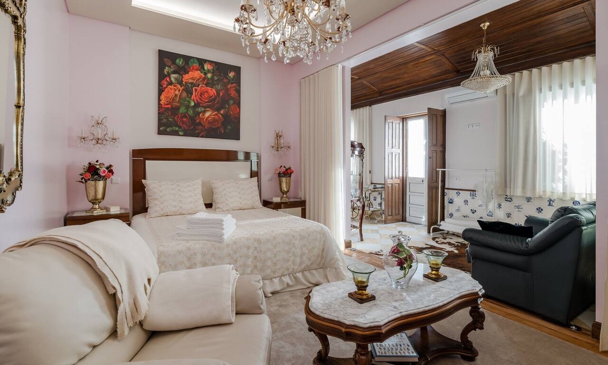 Ronfe Apartment | Camélia Garden Suite in Guimarães – Holiday Home & Romantic Getaways
