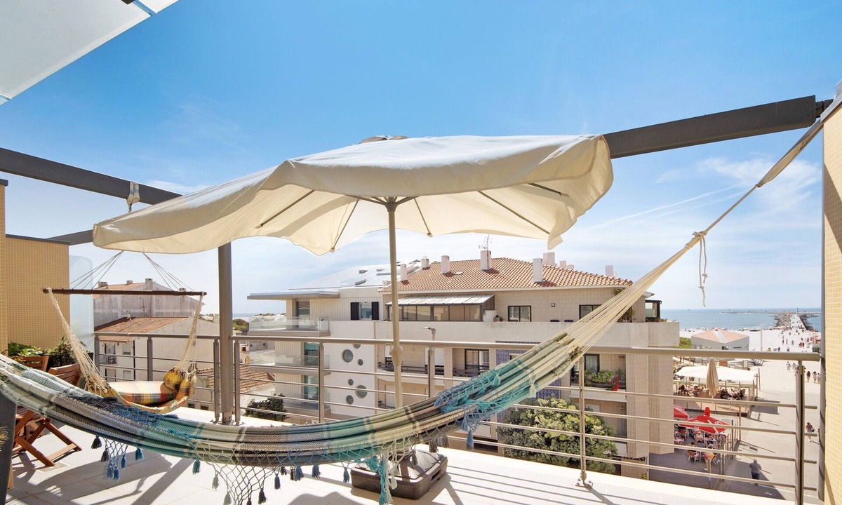 Barra Apartment | ‘Cantinho da Praia da Barra’ Apartment with Sea View, Shared Pool and Wi-Fi