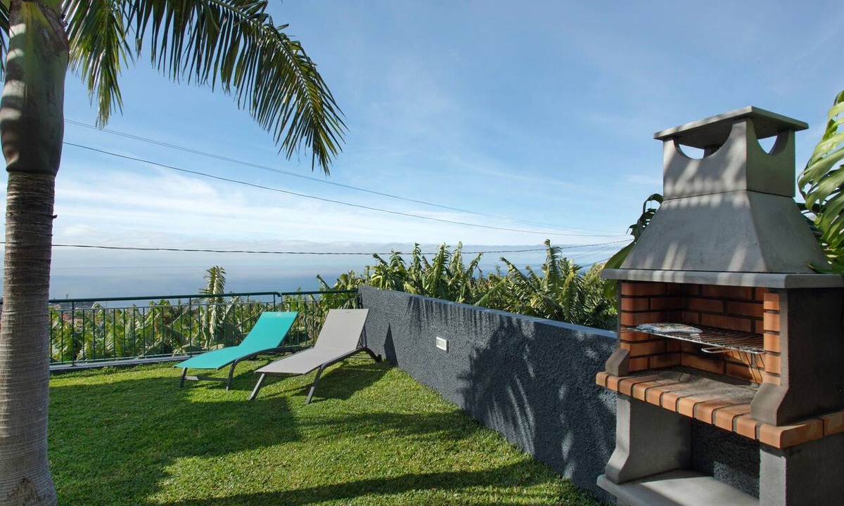 Santo Antonio Apartment | Capelos Country House with Sea View, Private Garden, and Wi-Fi