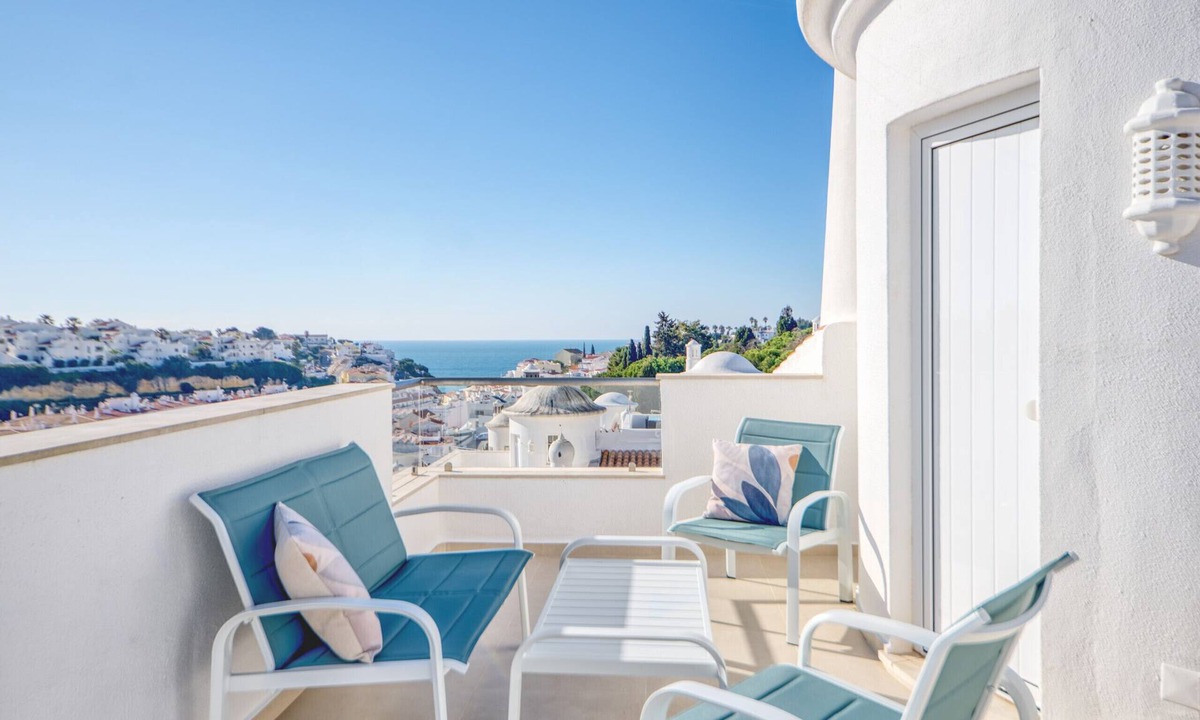 Mato Serrao Ski Chalet | Casa Amira - with communal pool in Carvoeiro