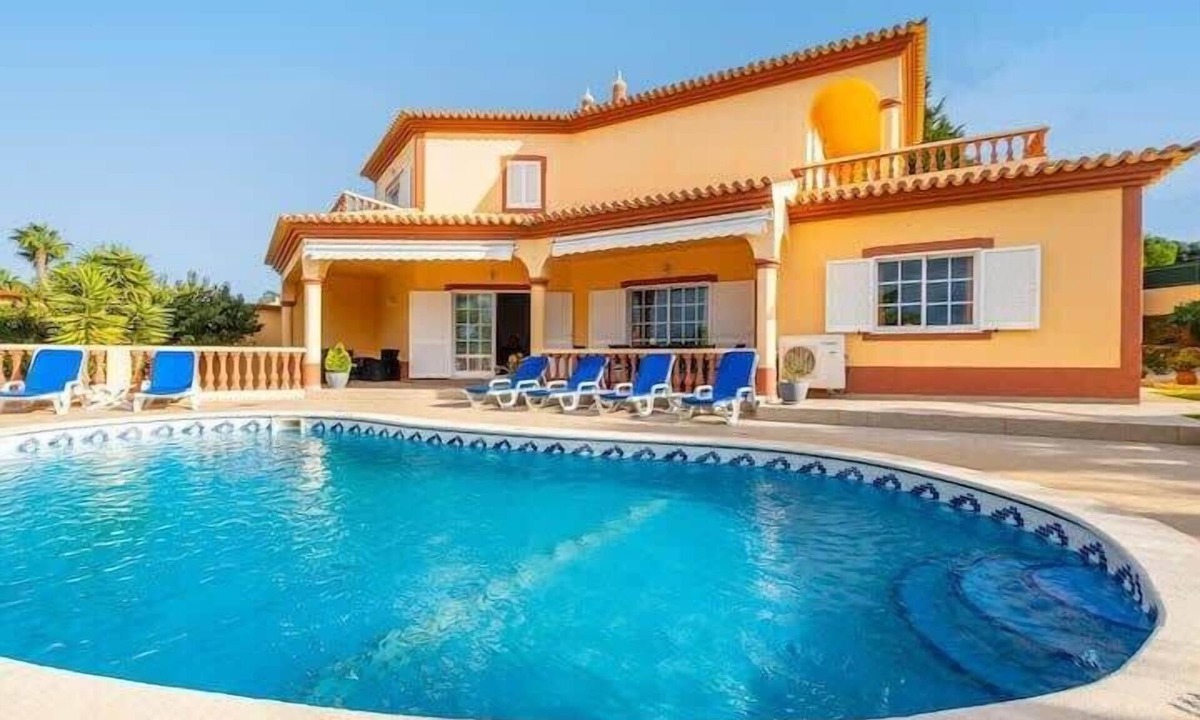 Estombar House | Casa Bella Vista - Fantastic views of the Algarvian mountains, Monchique.