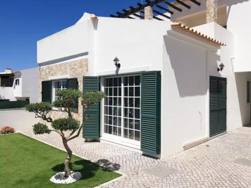 Fornos House | Casa Campo e Praia - Moradia no Meco a 5min da Praia com Jardim & BBQ