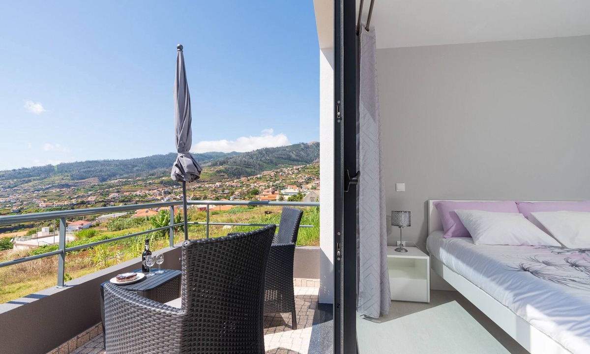 Arco da Calheta House | Casa Campos, Modern 2 Bedroom house with sunning views