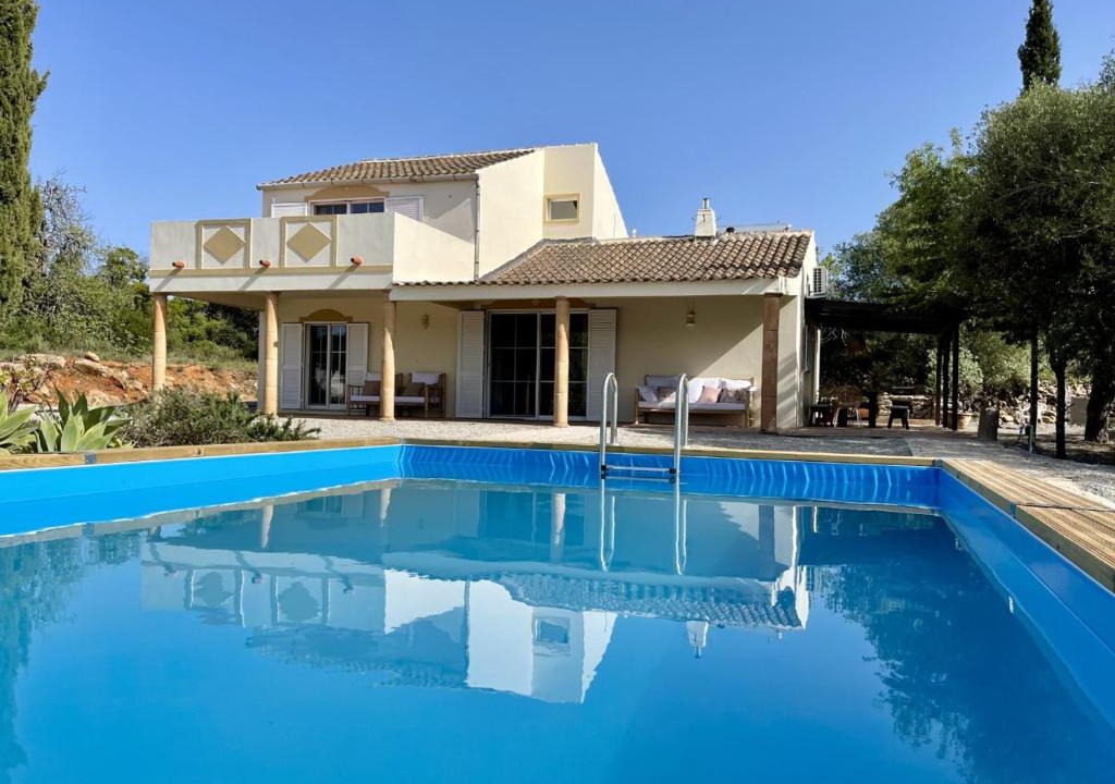 Olhao Villa | Casa Colinas Roxas by Portucasa