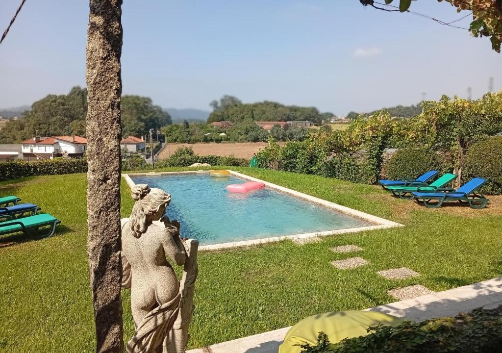 Vila Nova de Famalicao House | Casa com Piscina Privada de 10m e Jardim, até 8 pessoas, perto do Porto