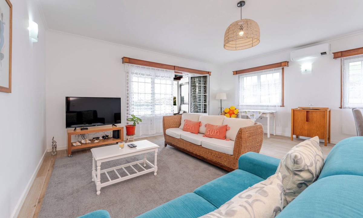 Ribeira Cha House | Casa da Adega - Holiday Home 2 Minutes from the Beach
