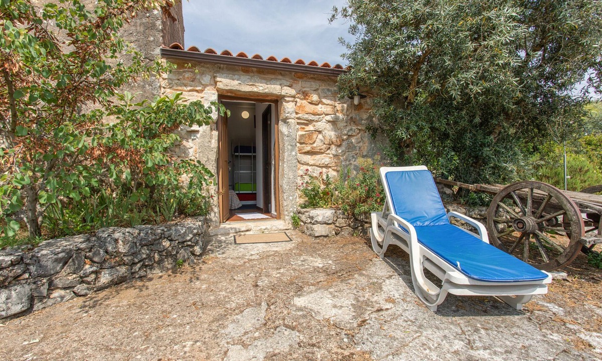 Camparca House | Casa da Eira: Holiday Home with Mountain View and Wi-Fi
