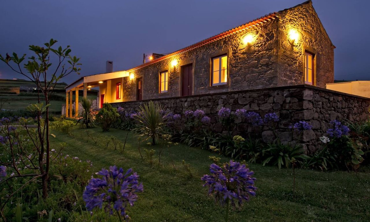 Nordeste House | Casa da Fonte - Historisches Steinhaus auf den A by Interhome