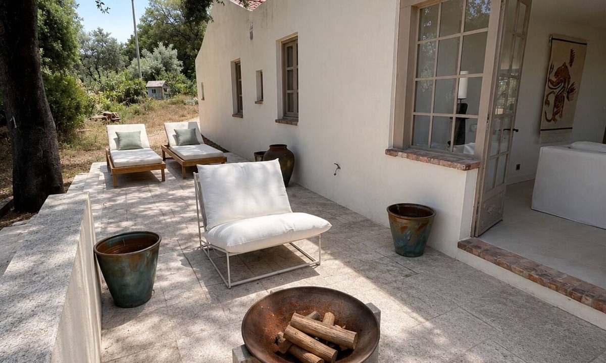 Grandola House | Casa da Lagoa - Where the Lagoon Meets the Ocean 4 en-suites - BBQ - Garden