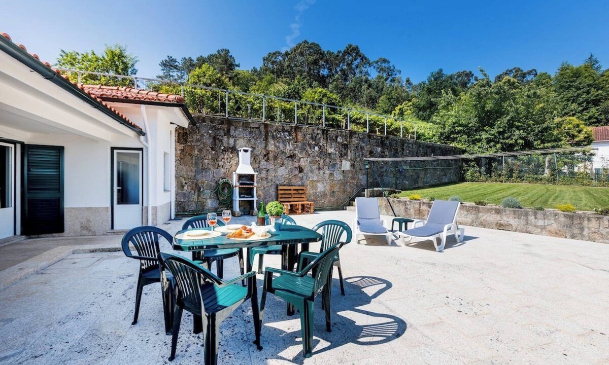 Lanhelas House | Casa da Leira with Garden