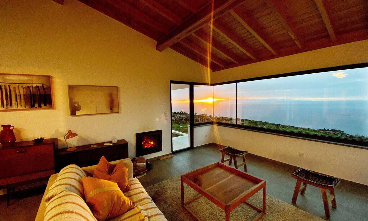 Angra do Heroismo House | Casa da Vista Mar: Sea View, Wi-Fi, and Air Conditioning in Angra do Heroísmo