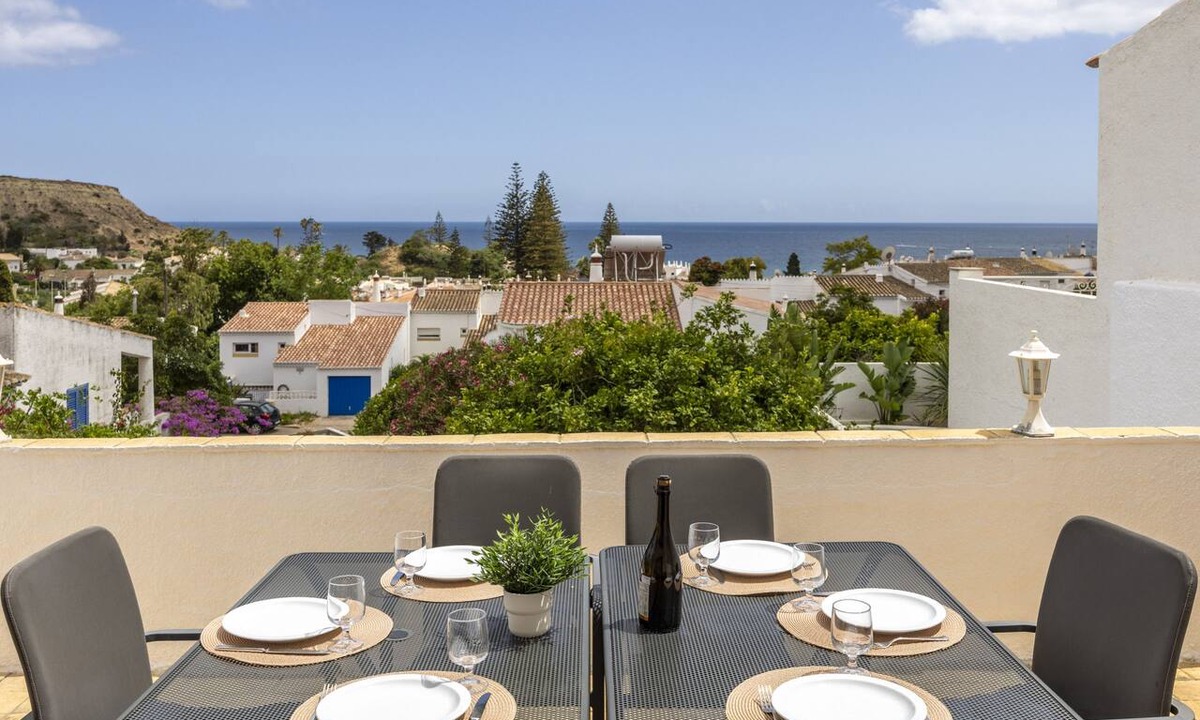 Praia da Luz Ski Chalet | Casa das Buganvilias 2LBC by Coolhouses