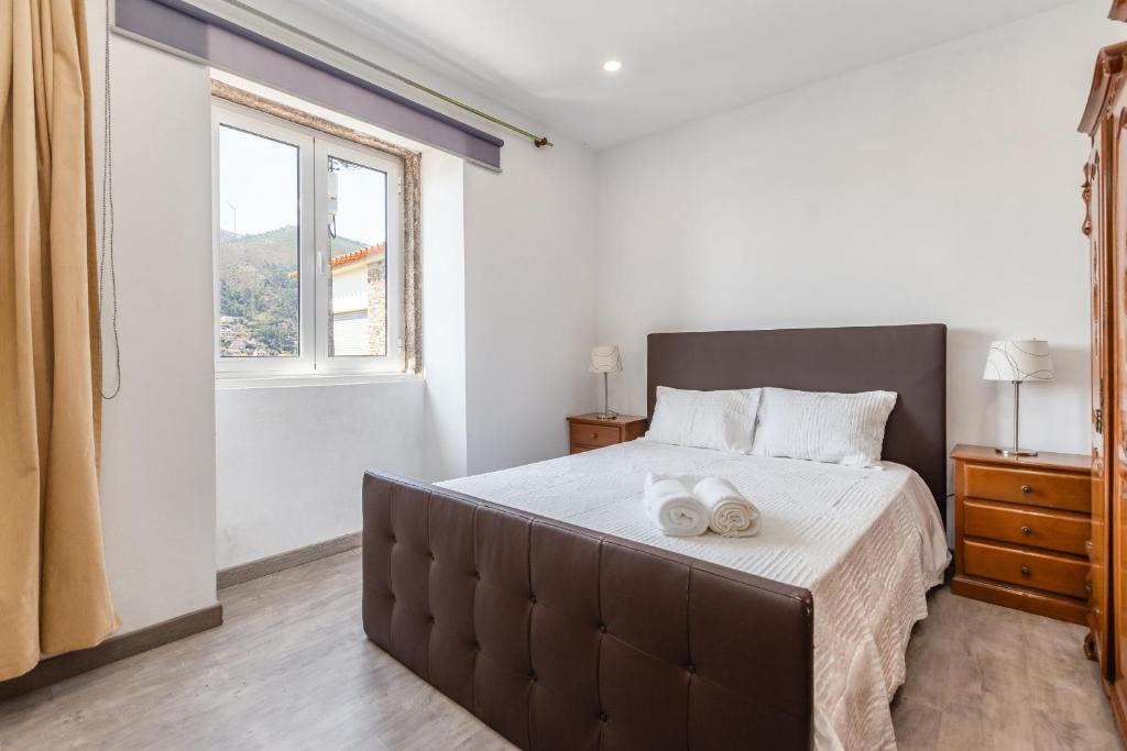 Castelo de Paiva House | Casa das Dognas with Private Pool & Garden - Castelo de Paiva, by Hopstays