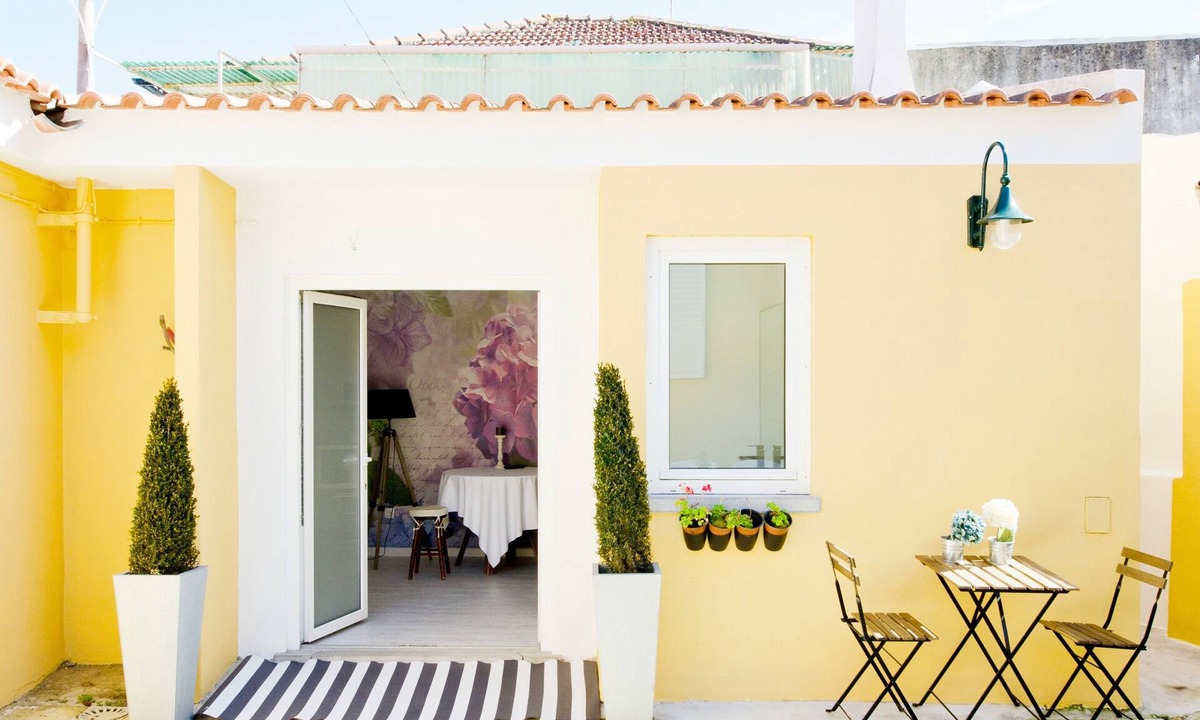 Estoril House | Casa das Hortênsias: Shared Terrace & Wi-Fi in Livramento