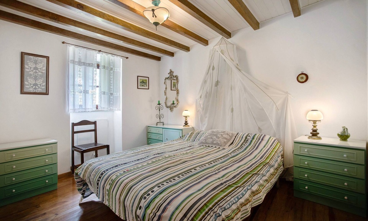 Porto de Mos Apartment | Casa Do Largo - Piso 1 with Shared Terrace, Shared Garden and Wi-Fi